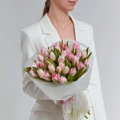 Букет розовых тюльпанов